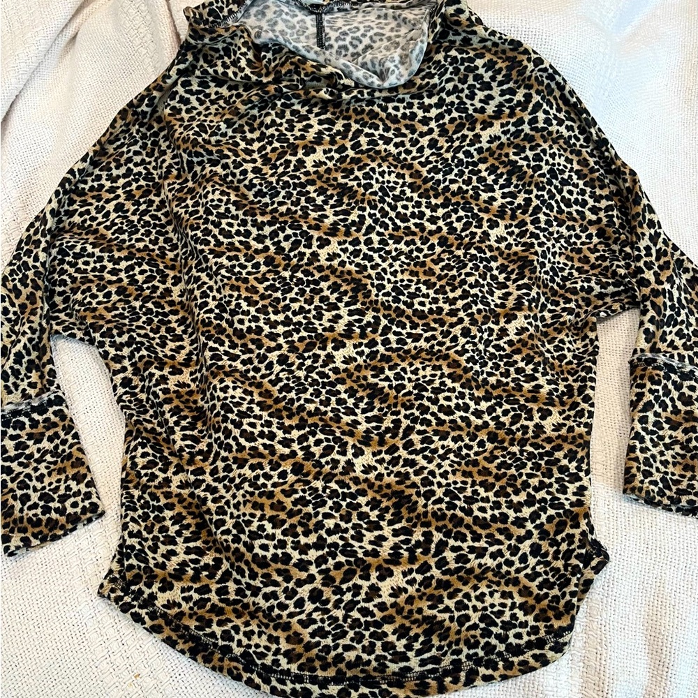 Andthewhy size medium leopard top